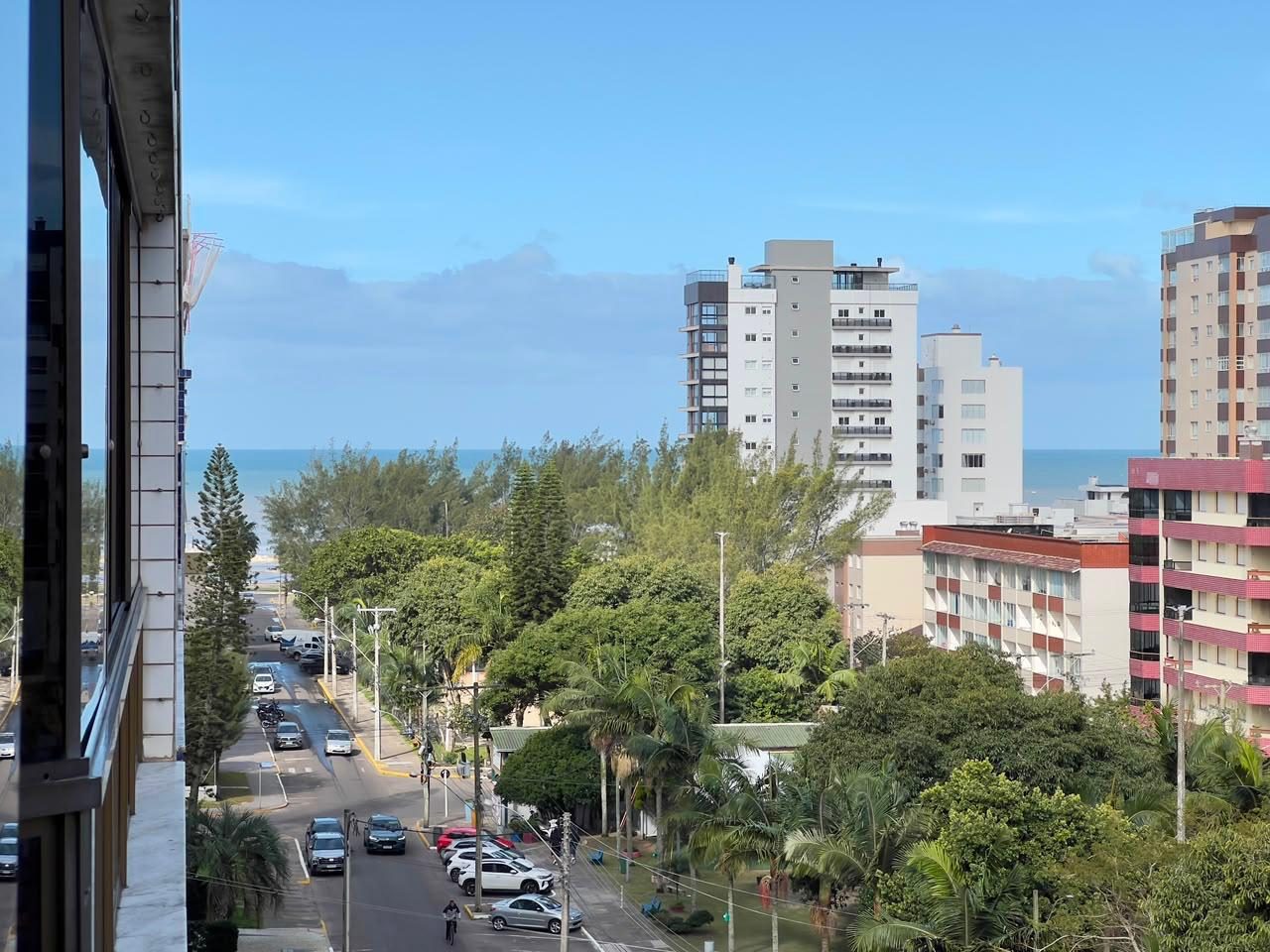 Sala ampla e mobiliada do Residencial Paraíso